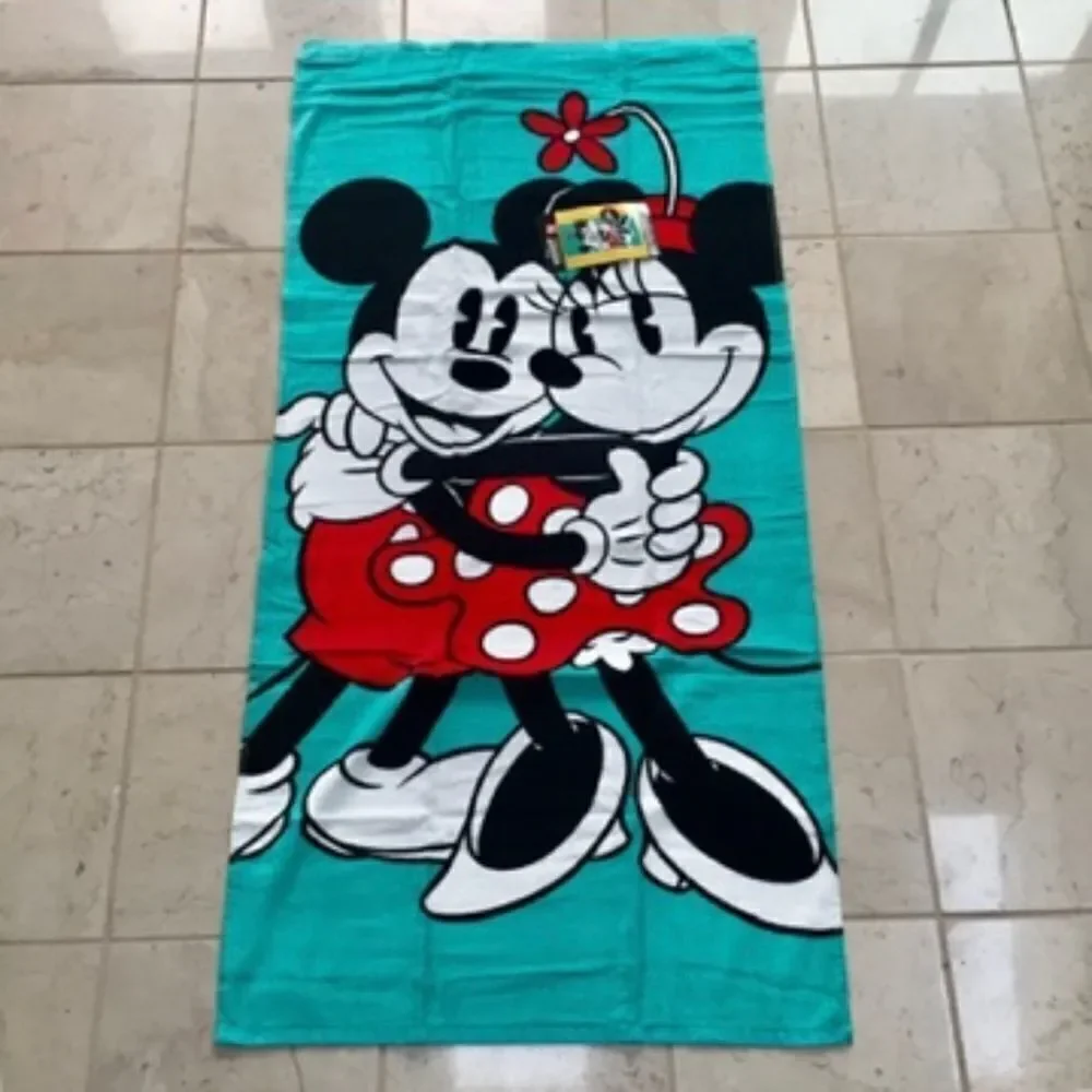 NWT Disney Mickey & Minnie Mouse Hug Green,Red,White & Black 38”x58” Beach Towel